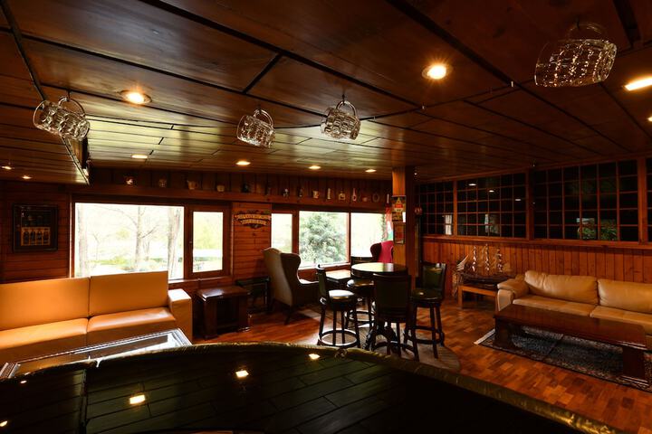 Lounge 116 of 166