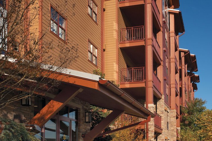 Check-in/check-out kiosk