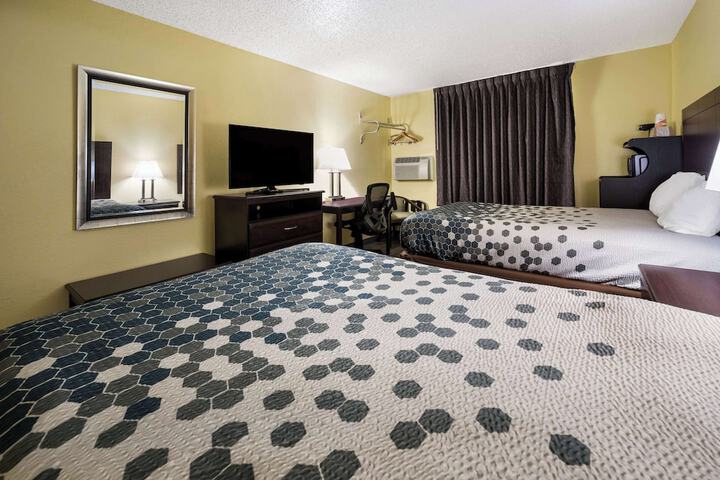 2 Double Beds (6 of 14)