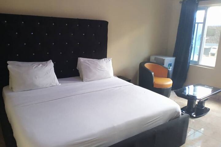 Room 7 of 14