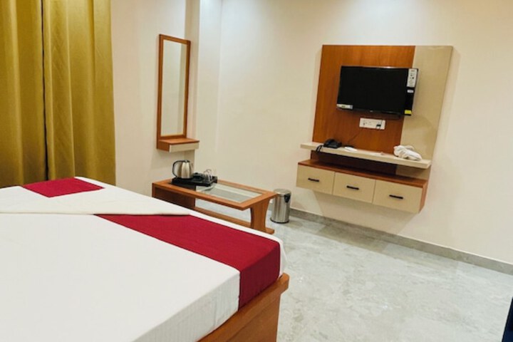 Room 33 of 49