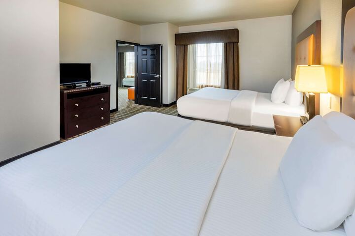 2 Queen Beds Accessible (6 of 12)