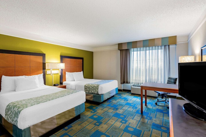 Double Accessible King Size Bed (10 of 10)