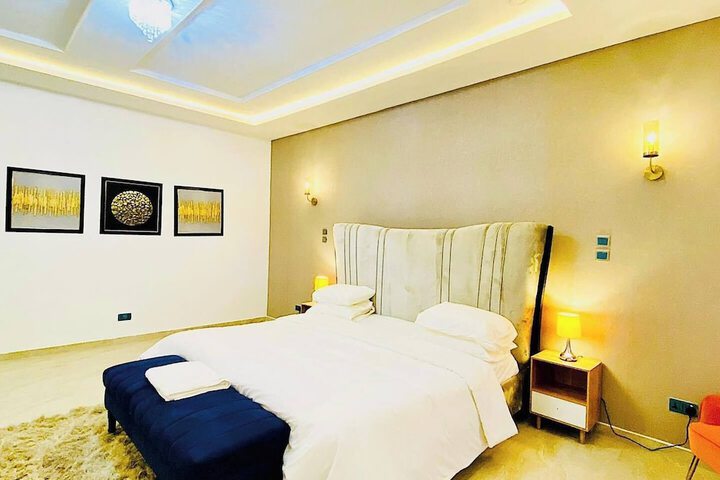 Room 3 of 18
