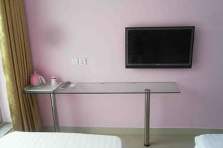 Room 3 of 8