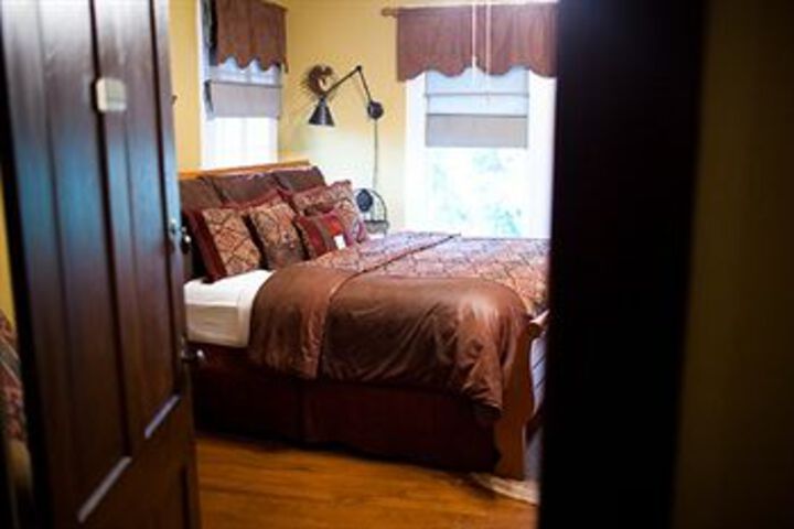 Room 10 of 38