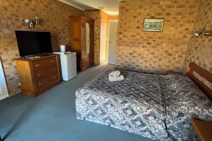 Room 3 of 53