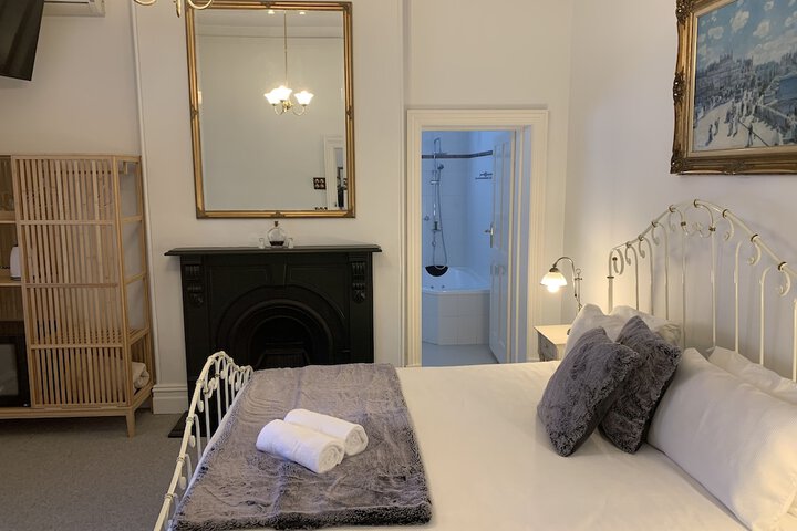 Room 8 of 33