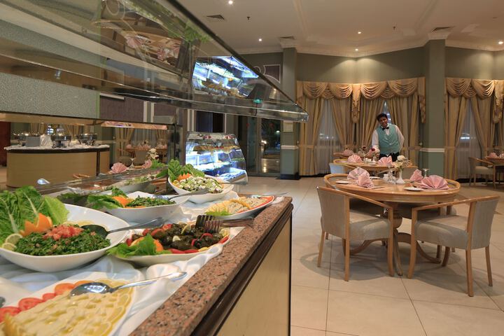 Dining 40 of 63
