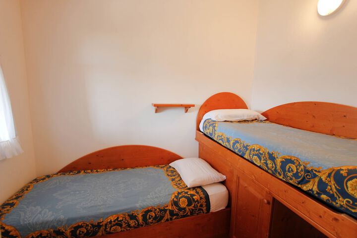 Room 5 of 33