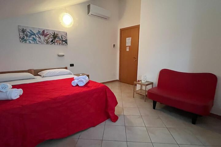 Room 6 of 20