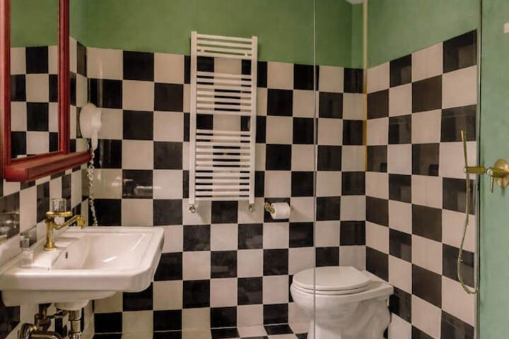 Room 22 of 31