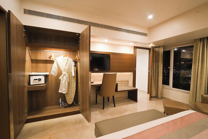 Room 32 of 52