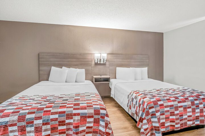 Deluxe 2 Queen Beds (8 of 10)
