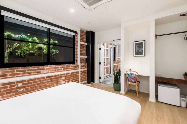 Room 15 of 98