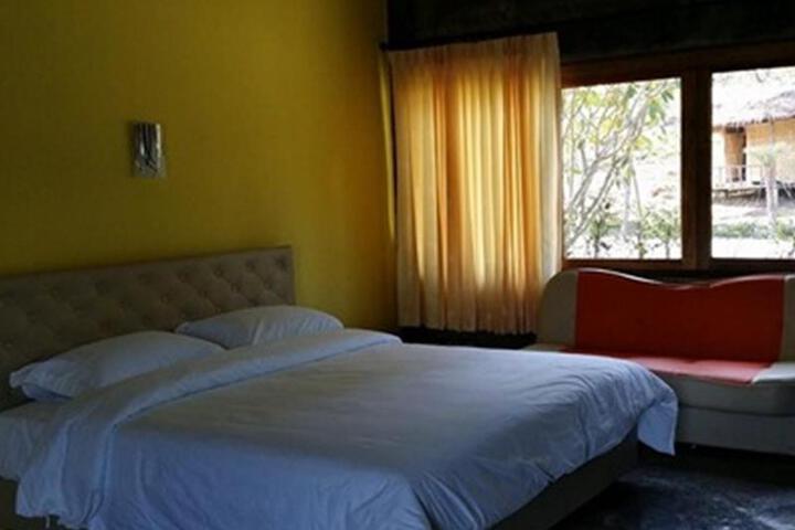 Room 2 of 6
