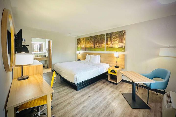 1 King Bed (12 of 13)