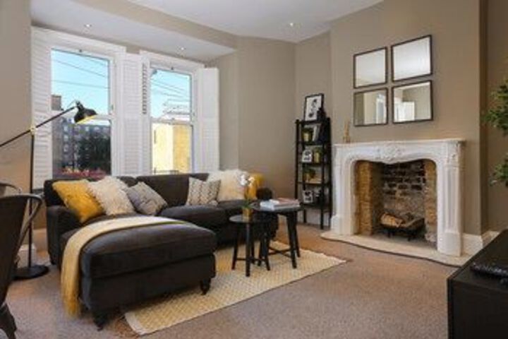 2 Bedroom Flat in Wandsworth Close to Tube Station