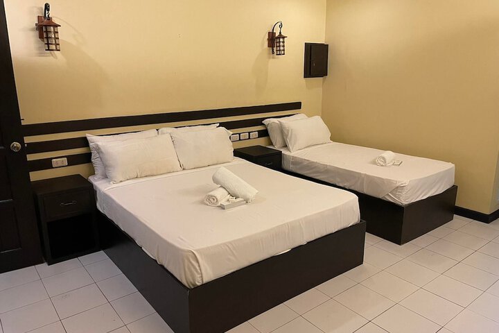 Room 5 of 8