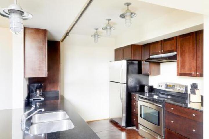 Suite 2 of 8