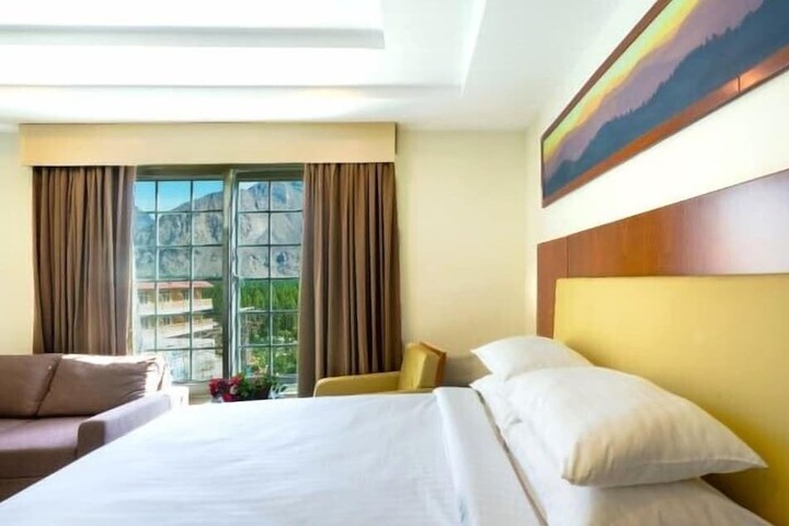 Room 6 of 7
