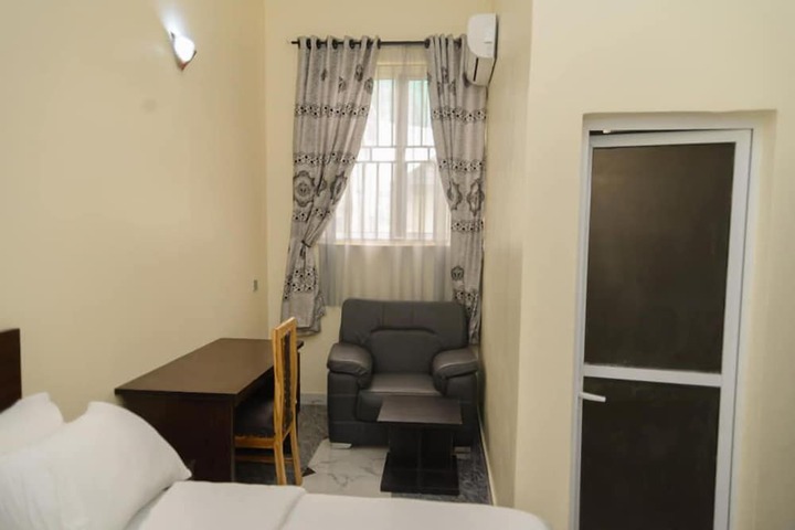 Room 10 of 26