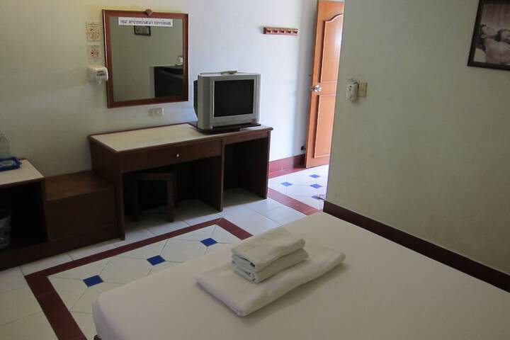 Room 15 of 33