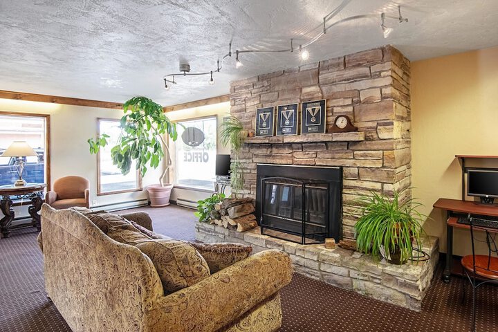 Hotel Interior 4 of 30