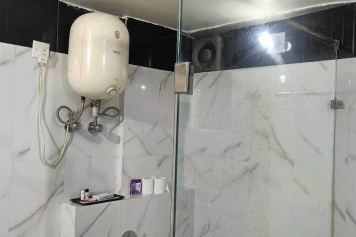 Room 15 of 28