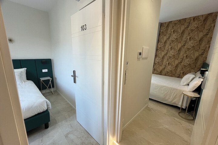 Room 15 of 28