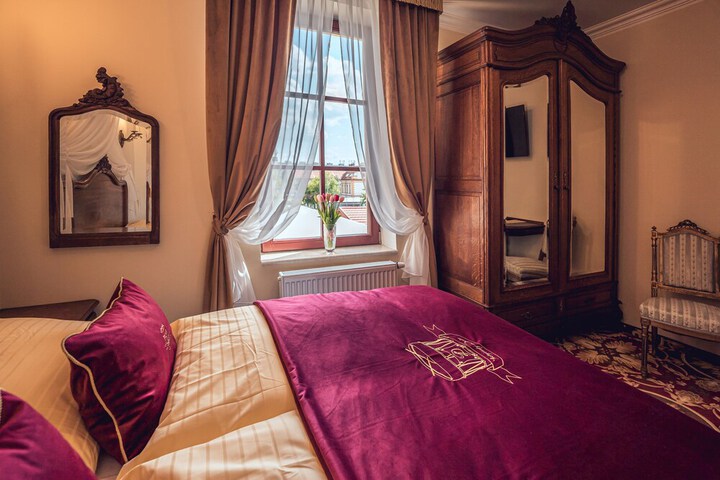 Room 14 of 90