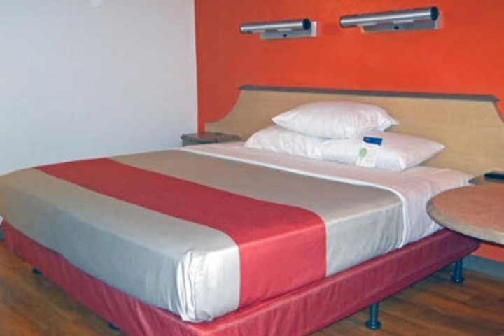 2 Double Beds (10 of 18)