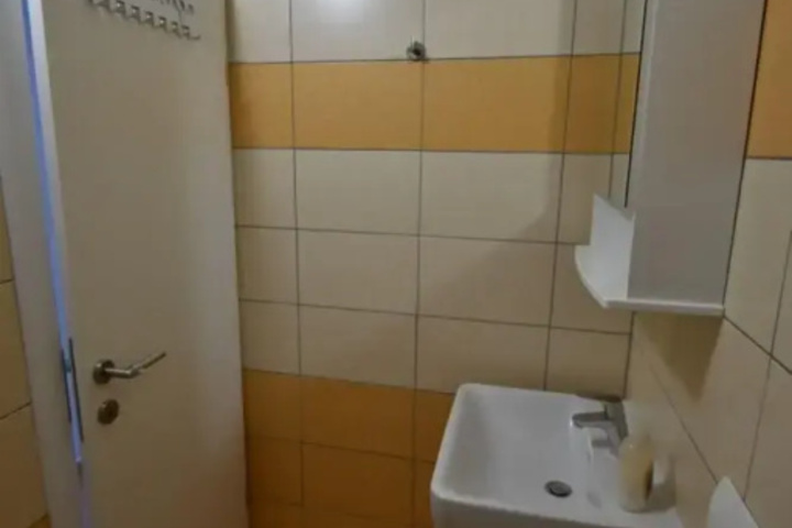Room 8 of 14