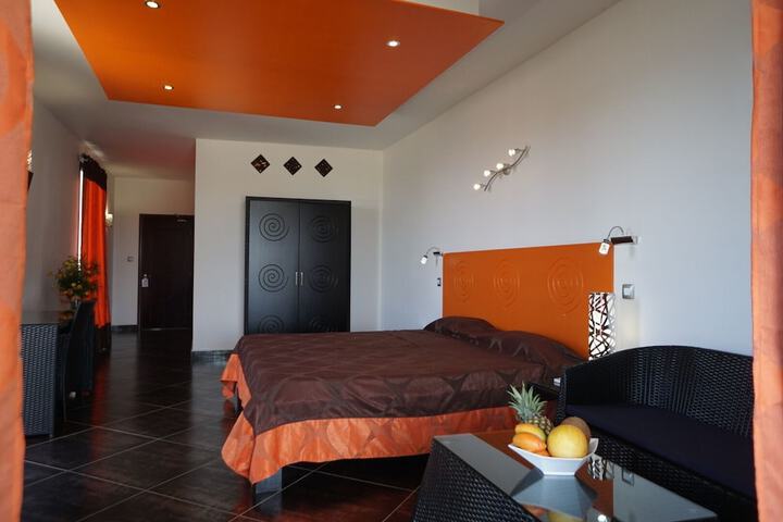 Room 14 of 90