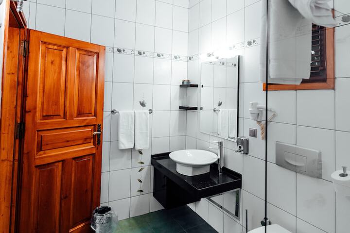Room 12 of 33