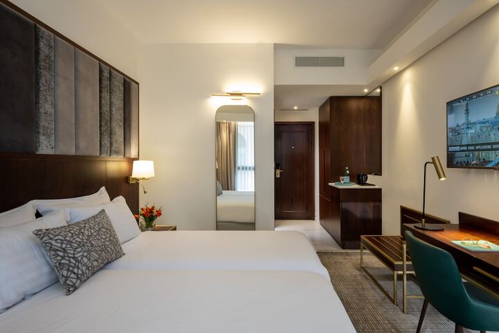 Room 27 of 82