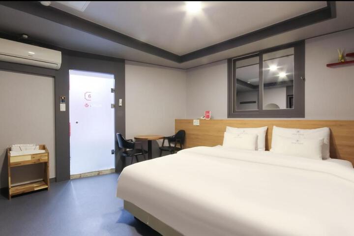 Room 20 of 121