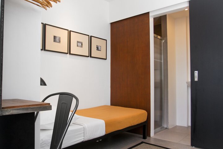 Room 11 of 40