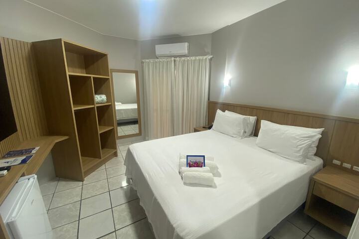 Room 12 of 102