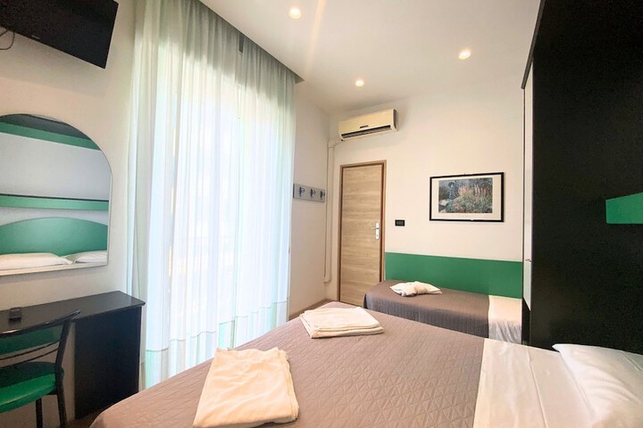 Room 5 of 37
