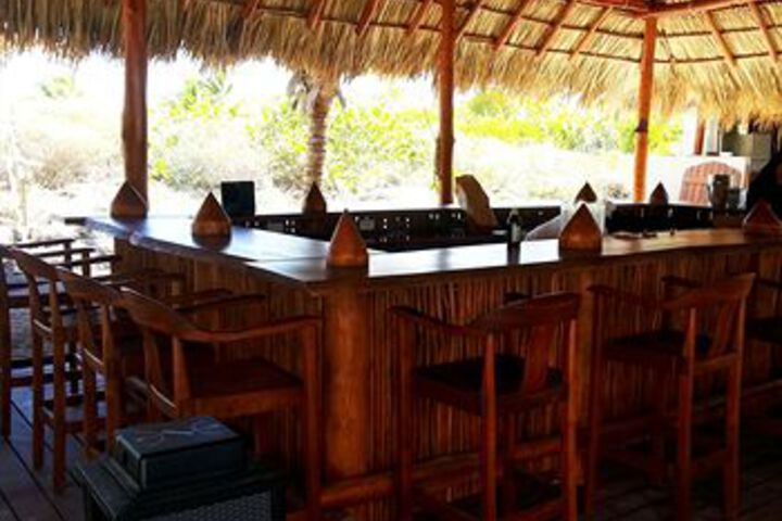 Lounge 10 of 22