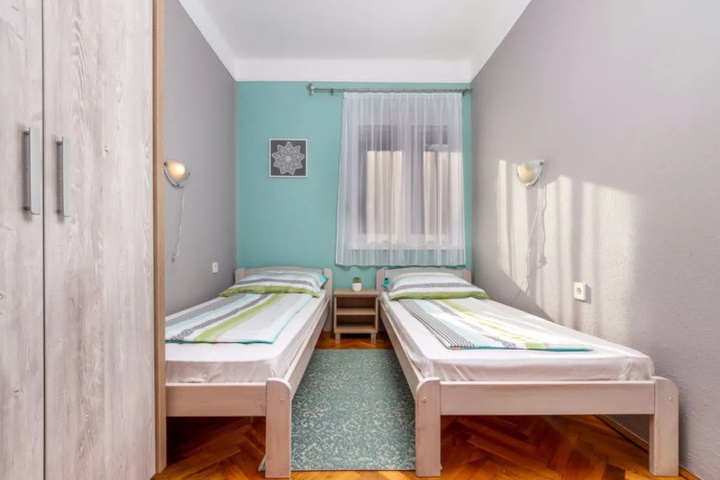 Room 3 of 9