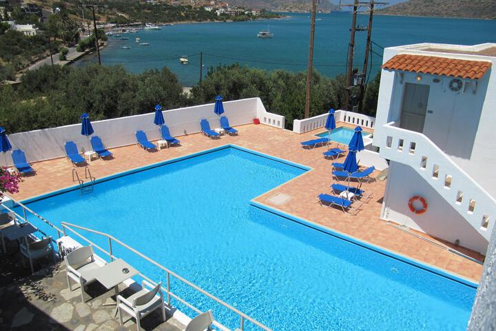 Pool 15 of 21