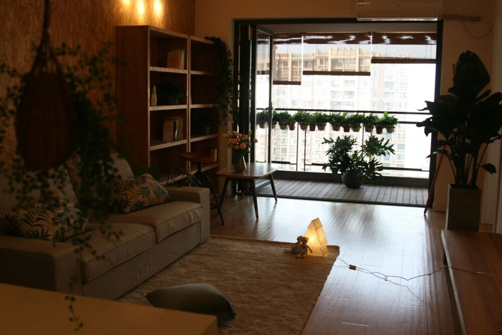 Room 10 of 16