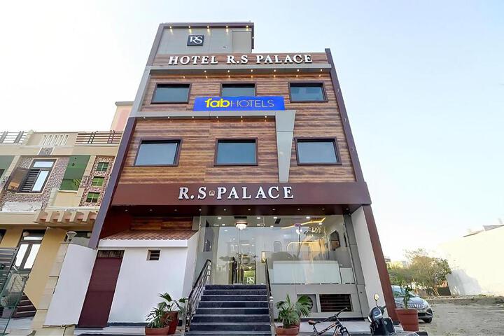FabHotel RS Palace