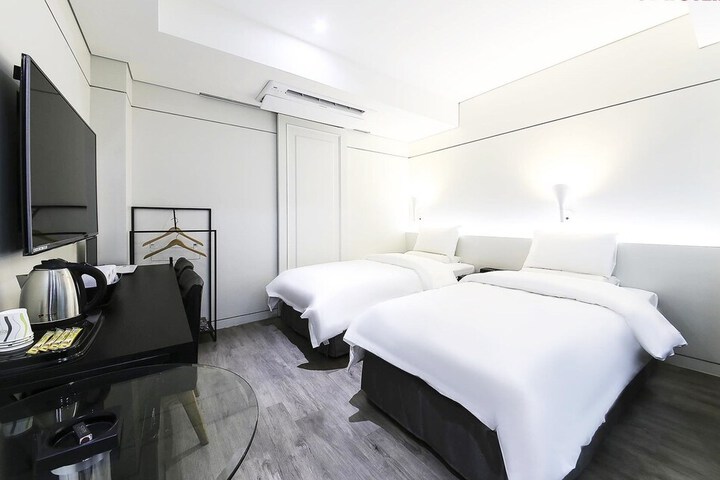 Room 19 of 35