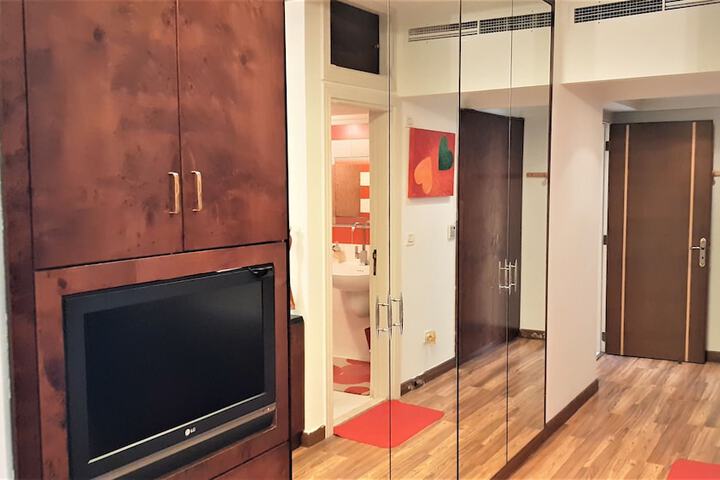Room 6 of 52