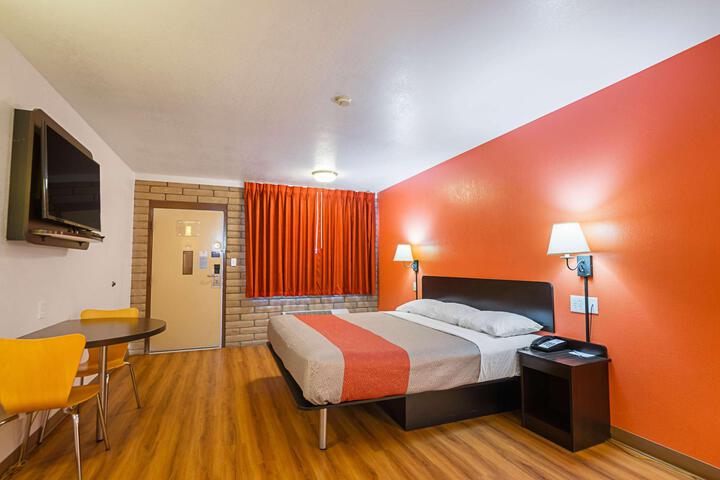 Room 8 of 39