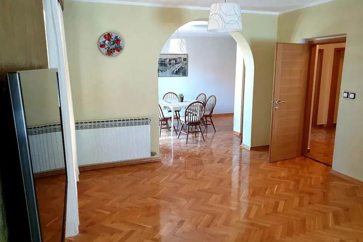 Room 2 of 17