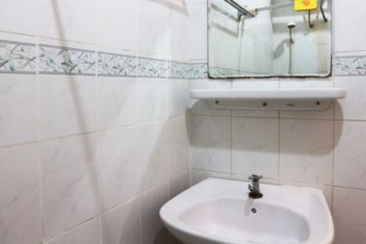Room 4 of 27